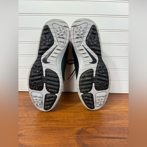 Nike men’s Vapor black & silver golf cleats with white Fit Sole. Men’s size 9.5 - Picture 5 of 8